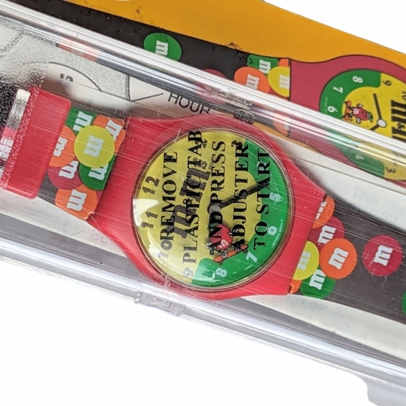 Vintage M&Ms 1994 Special Edition Engraved Quartz 1F1 Collectors Watch NEW w/box - Picture 3 of 12